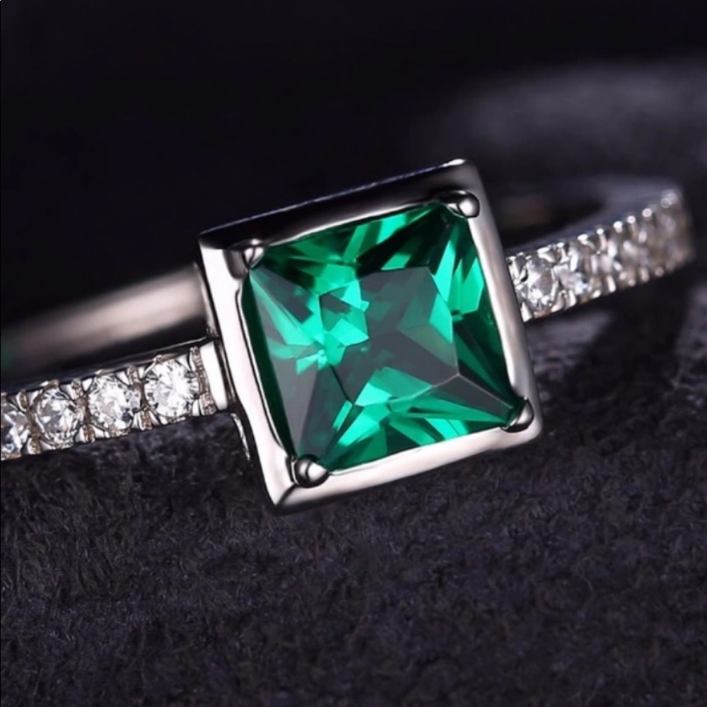 New 925 Sterling Silver Lab Created Emerald  Ring